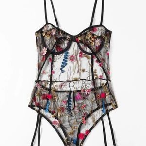 NWB Embroidered Teddy Bodysuit w/ garter